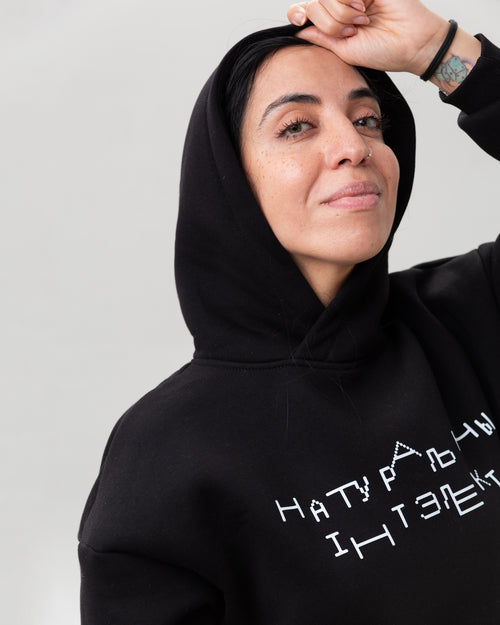 Czarna bluza z kapturem „Naturalny intelekt”