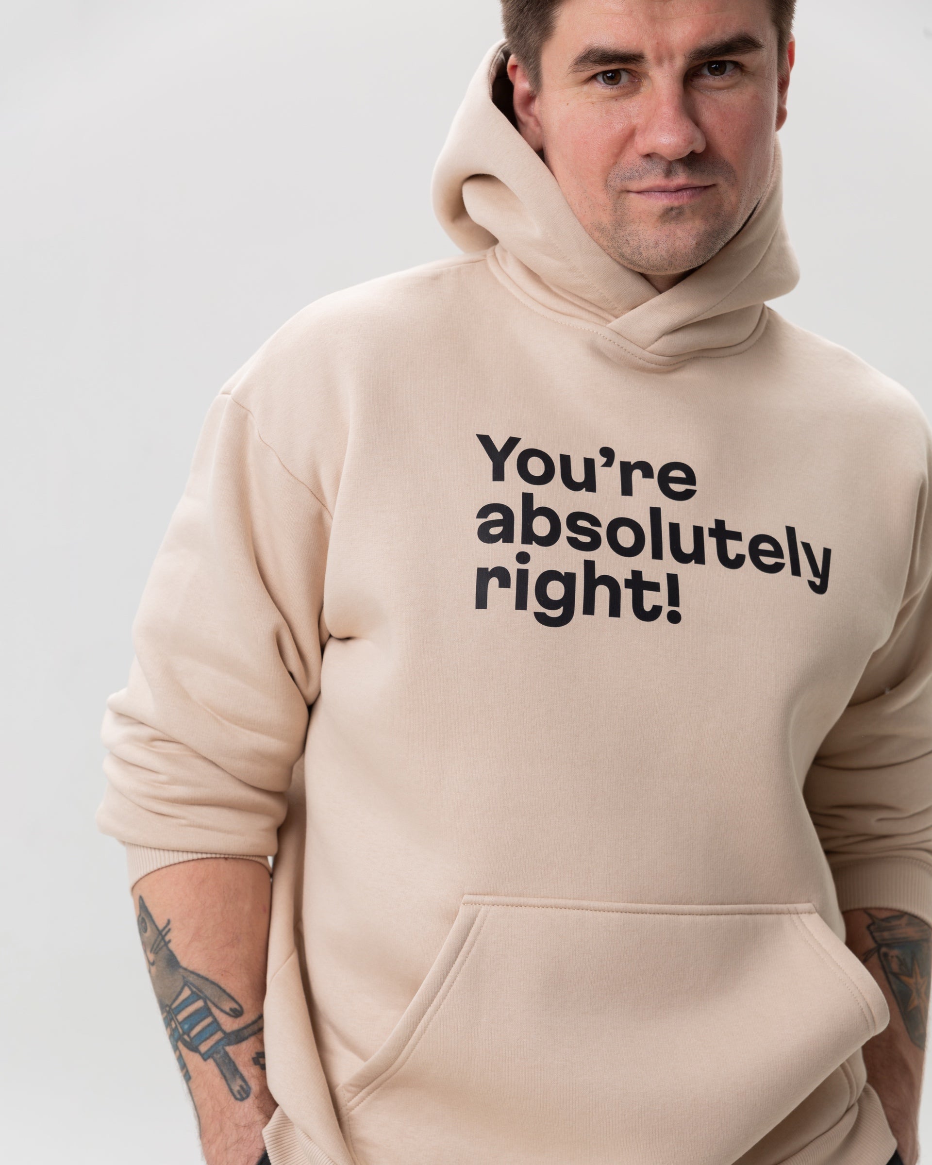 Bluza z kapturem w kolorze beżowym “You are absolutely right!”