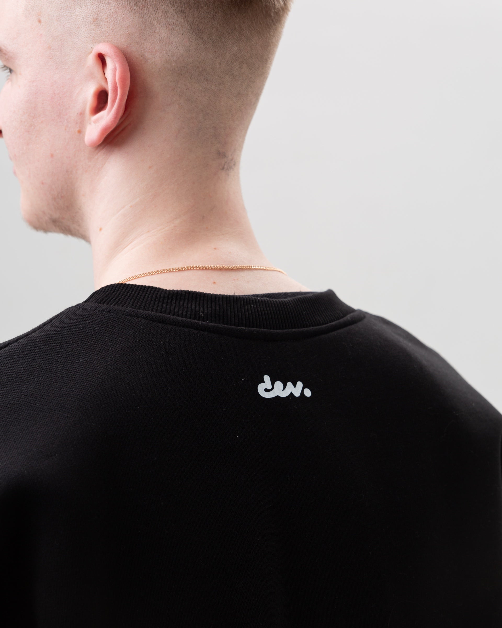 Black sweatshirt “Naturalny intelekt”